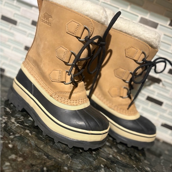 Sorel Kids Tan and Black Winter Boots Wool Caribou Size 1Y - Picture 1 of 9